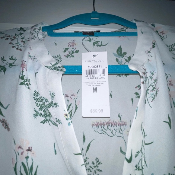 Ann Taylor button up blouse NWT, Size Medium - Picture 2 of 4